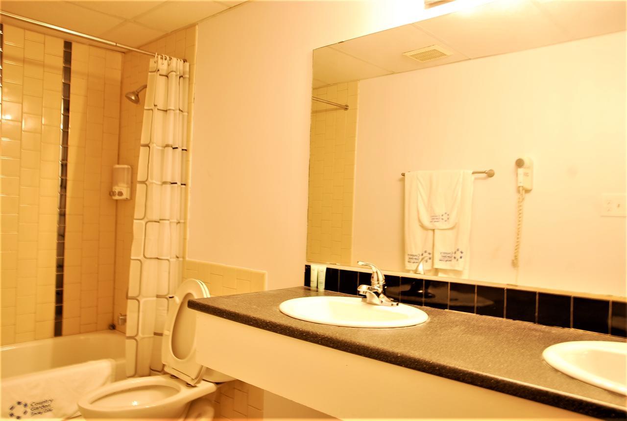 Country Garden Inn & Restaurant Smoky Lake Экстерьер фото